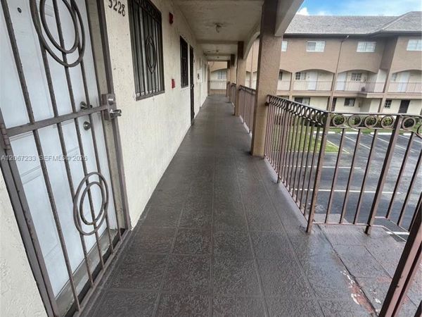 8851 NW 119 ST , Unit 5222, Hialeah Gardens, FL 33018