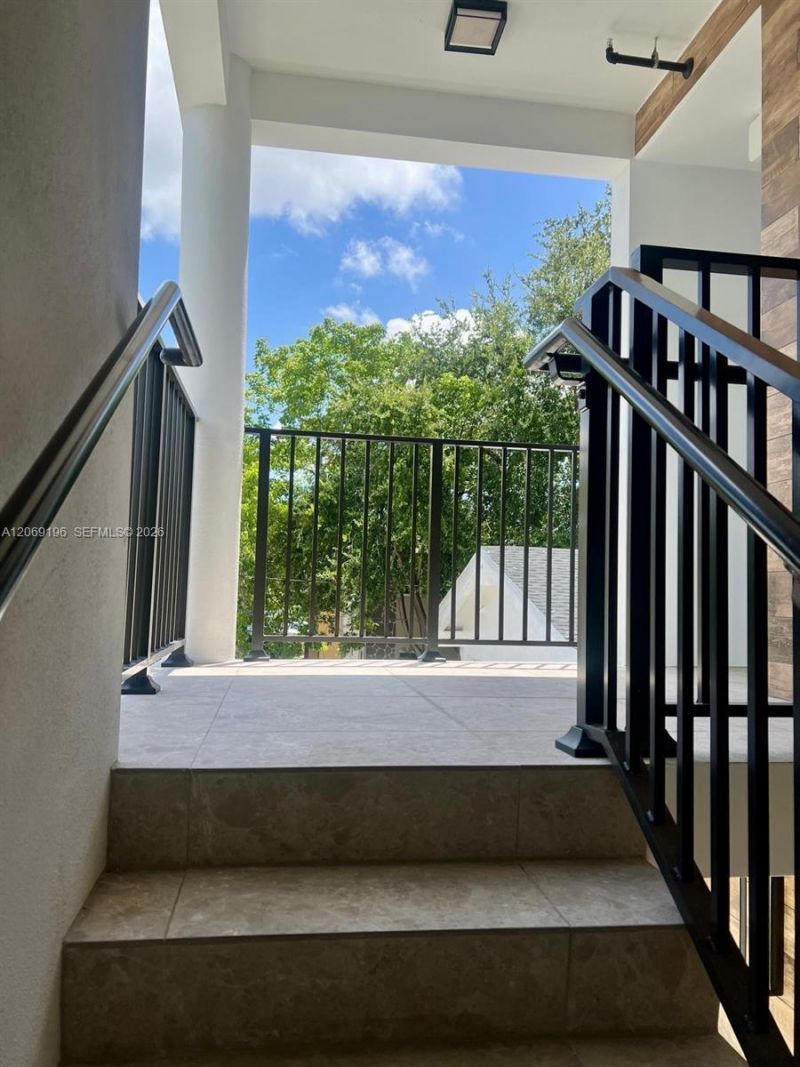 1860 NW 19th St, Unit 201, Miami, FL 33125 Photo