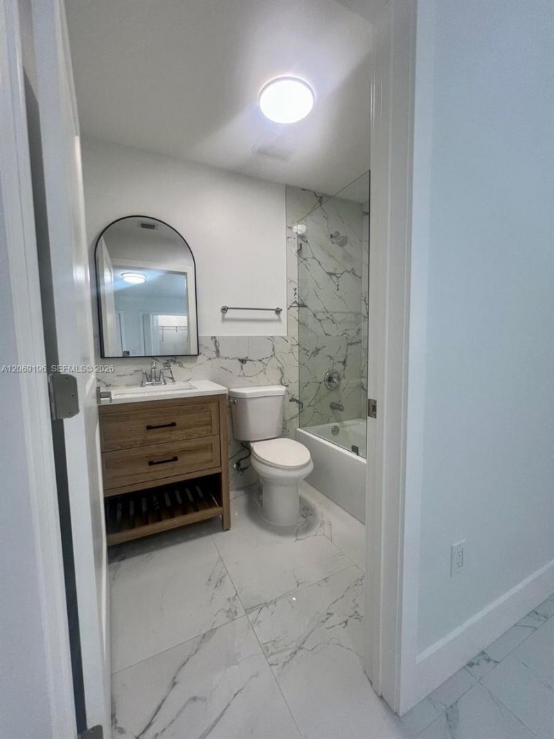 1860 NW 19th St, Unit 201, Miami, FL 33125 Photo