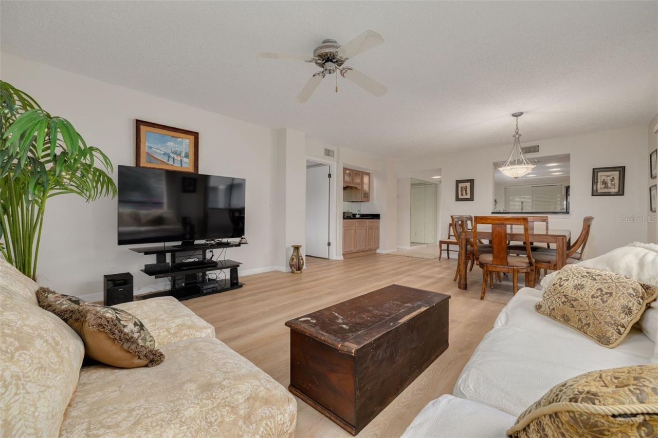 700 Starkey Road, Unit 323, Largo, FL 33771 Photo