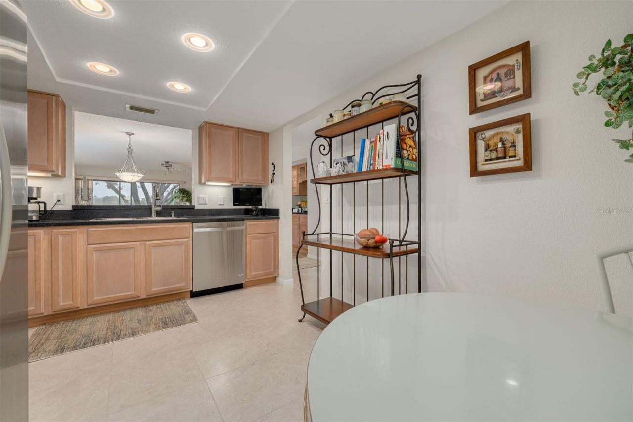 700 Starkey Road, Unit 323, Largo, FL 33771 Photo