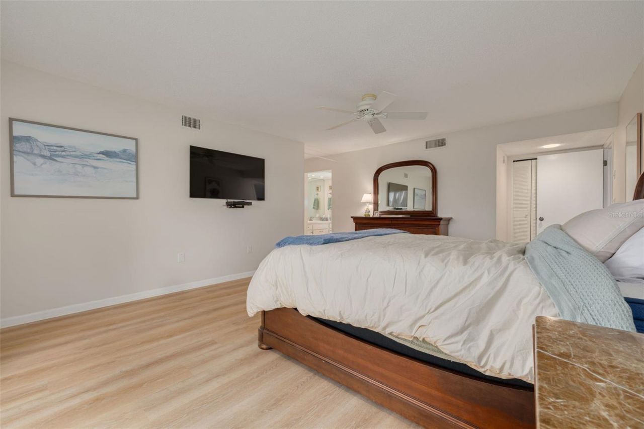 700 Starkey Road, Unit 323, Largo, FL 33771 Photo