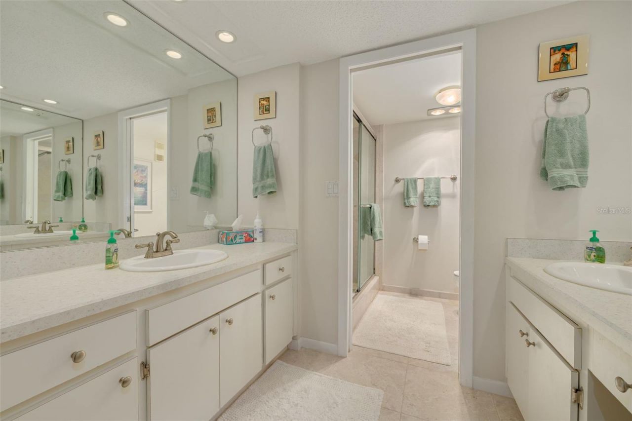 700 Starkey Road, Unit 323, Largo, FL 33771 Photo