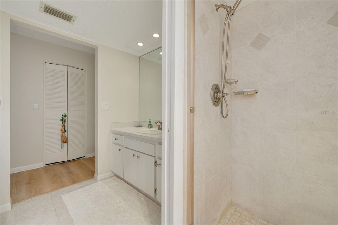 700 Starkey Road, Unit 323, Largo, FL 33771 Photo