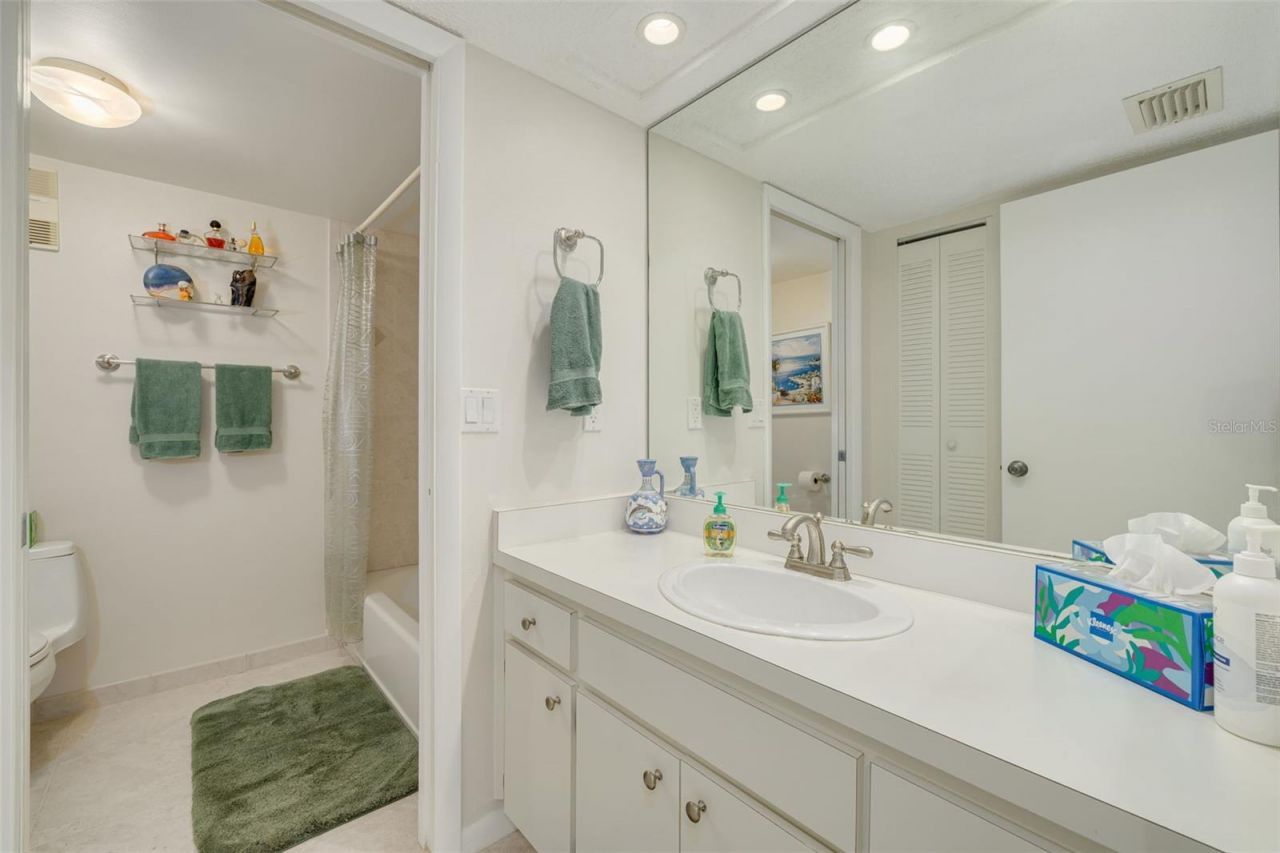 700 Starkey Road, Unit 323, Largo, FL 33771 Photo