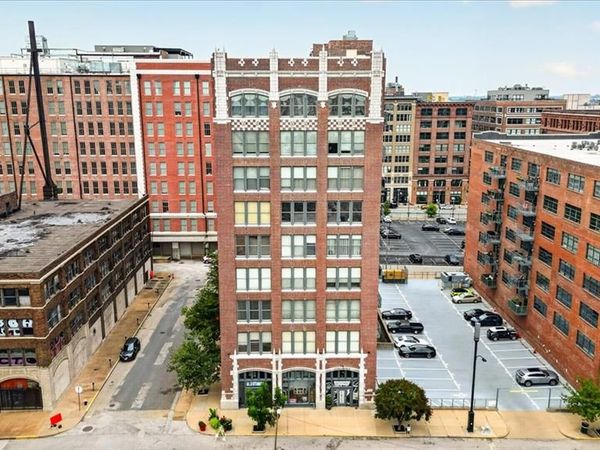 1627 Locust Street , St Louis, MO 63103