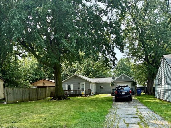 902 Quentin Road , Eastlake, OH 44095