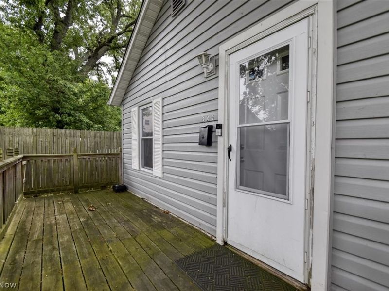 902 Quentin Road, Eastlake, OH 44095 Photo 2