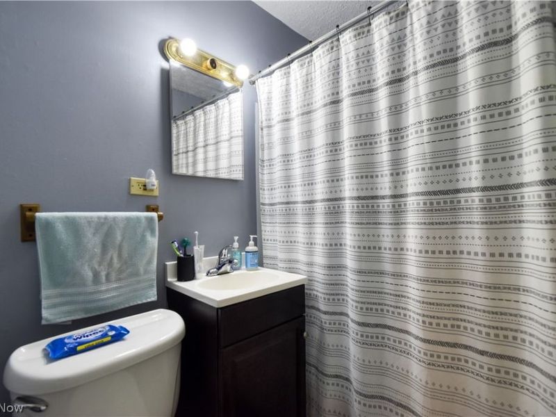 902 Quentin Road, Eastlake, OH 44095 Photo 7