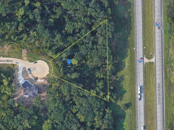 3058 Forrest Hill Court , Hiawatha, IA 52233
