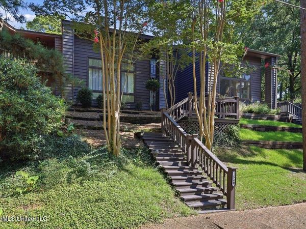 1540 Lakeside Drive, Jackson, MS 39216
