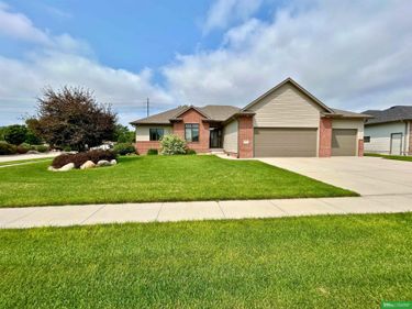 1001 Summerwood Drive, Fremont, NE 68025
