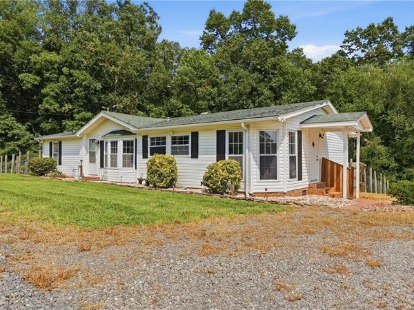 3028 Quaker Church Road, Pinnacle, NC 27043