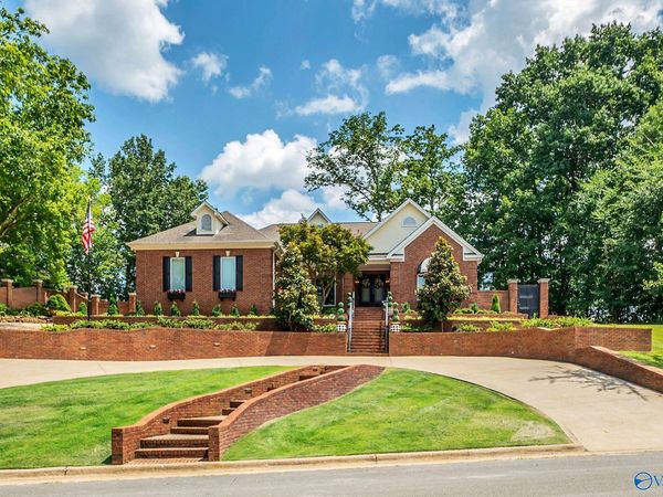 129 Wildwood Trail, Florence, AL 35630