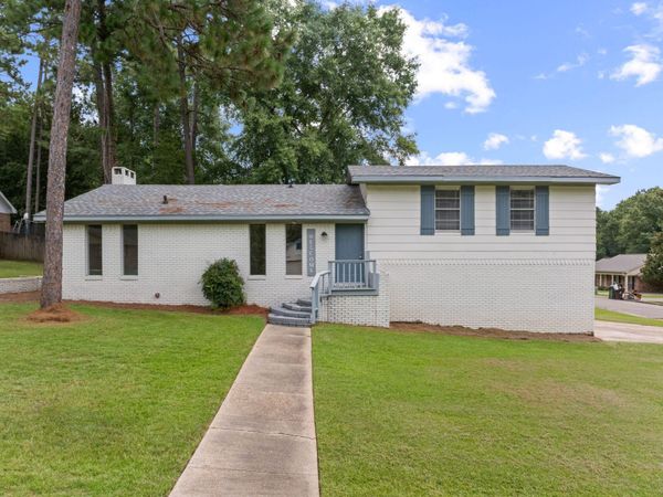 44 Sharmont Dr., Hattiesburg, MS 39402