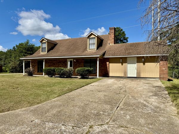 605 Hacienda Ave., Hattiesburg, MS 39402