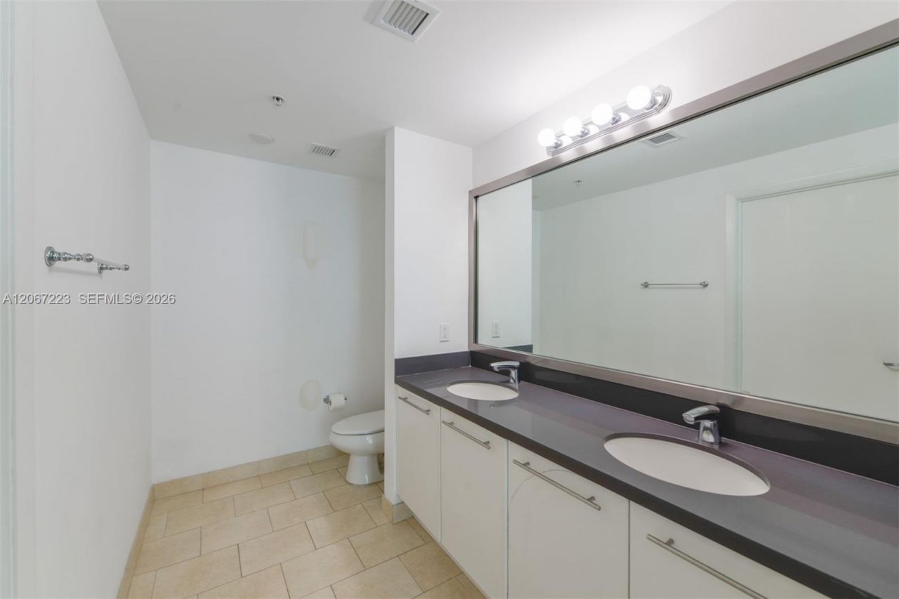 90 SW 3rd St , Unit 2501, Miami, FL 33130 Photo