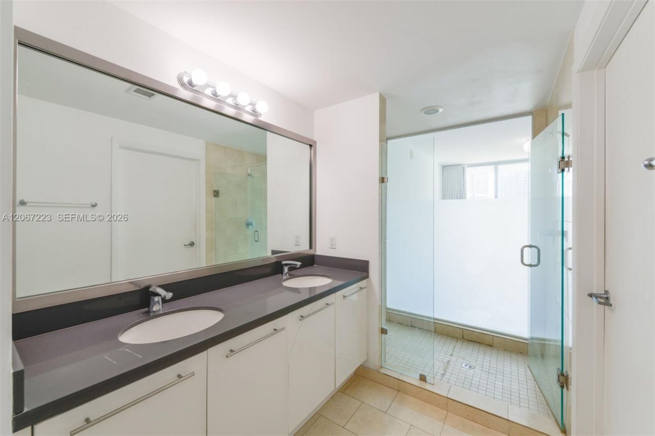 90 SW 3rd St , Unit 2501, Miami, FL 33130 Photo