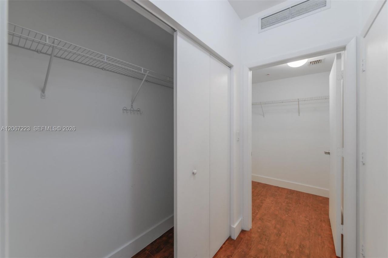 90 SW 3rd St , Unit 2501, Miami, FL 33130 Photo