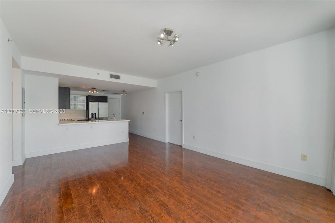 90 SW 3rd St , Unit 2501, Miami, FL 33130 Photo