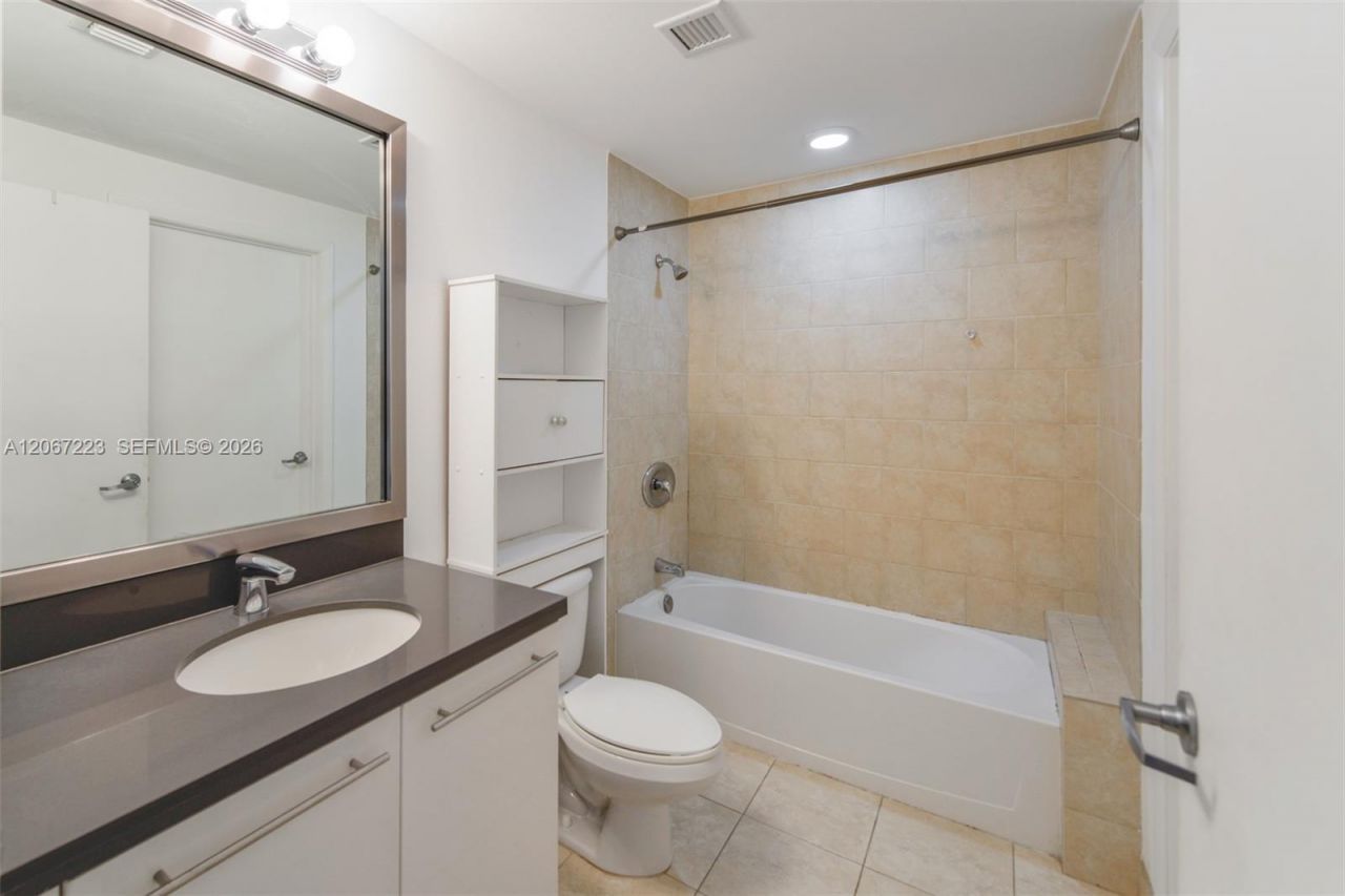 90 SW 3rd St , Unit 2501, Miami, FL 33130 Photo