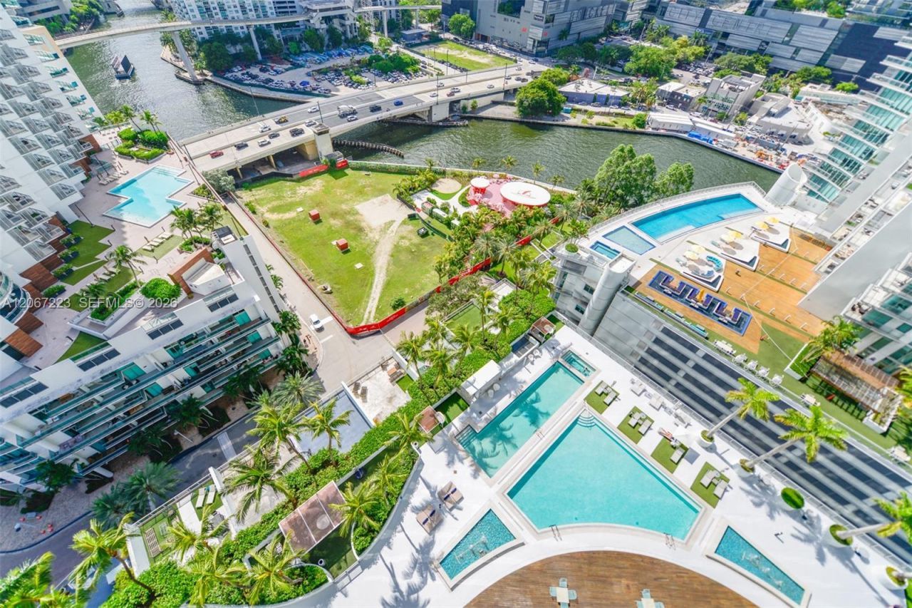 90 SW 3rd St , Unit 2501, Miami, FL 33130 Photo