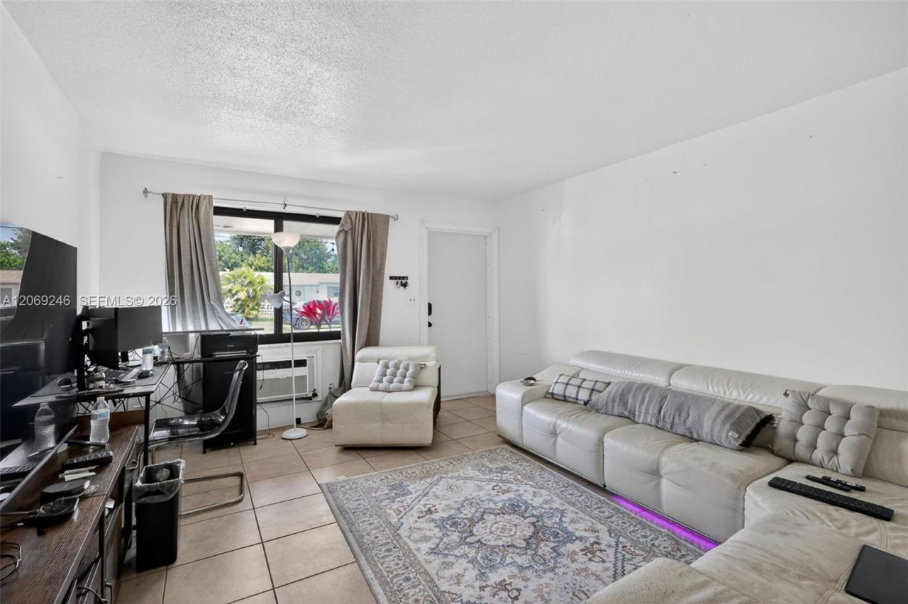 5816 Cleveland St, Unit 2, Hollywood, FL 33021 Photo