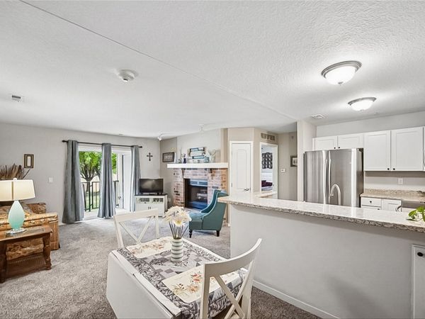 4821 86th Street, Unit 10, Urbandale, IA 50322