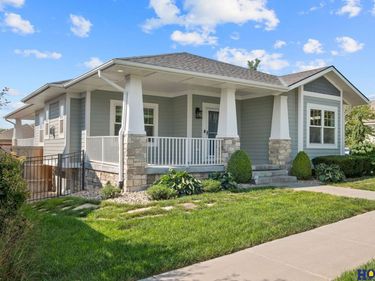 6015 Hidcote Drive, Lincoln, NE 68516