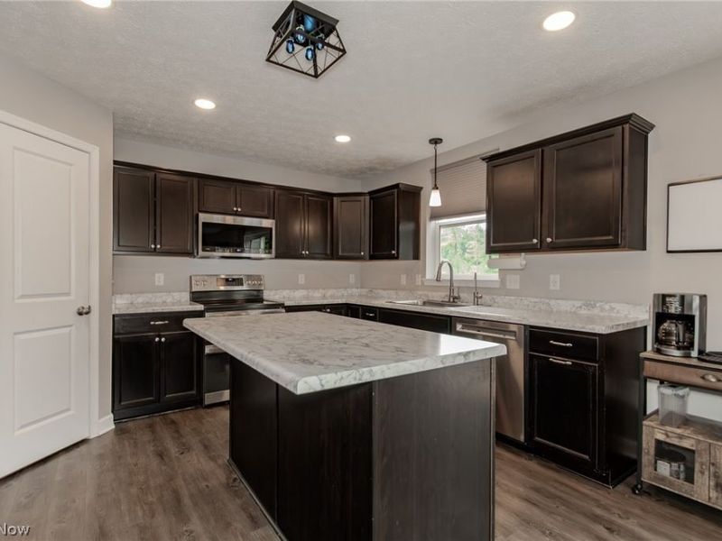 8860 Williams Road, Chardon, OH 44024 Photo 5