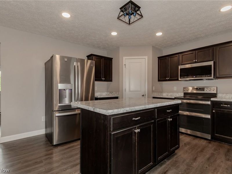 8860 Williams Road, Chardon, OH 44024 Photo 6