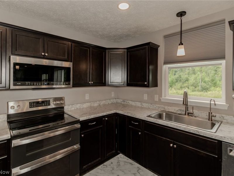 8860 Williams Road, Chardon, OH 44024 Photo 7
