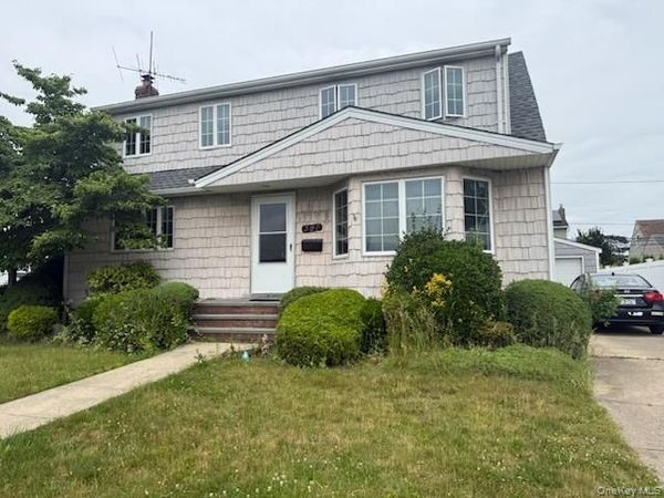 391 Ferris Road , Seaford, NY 11783