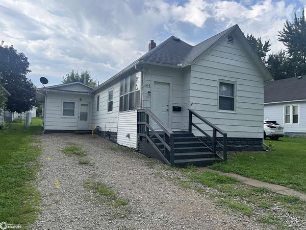 608 W Linn Street, Marshalltown, IA 50158