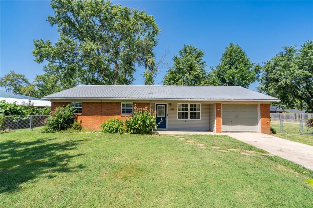 840 Eastgate Street  Siloam Springs, AR 72761