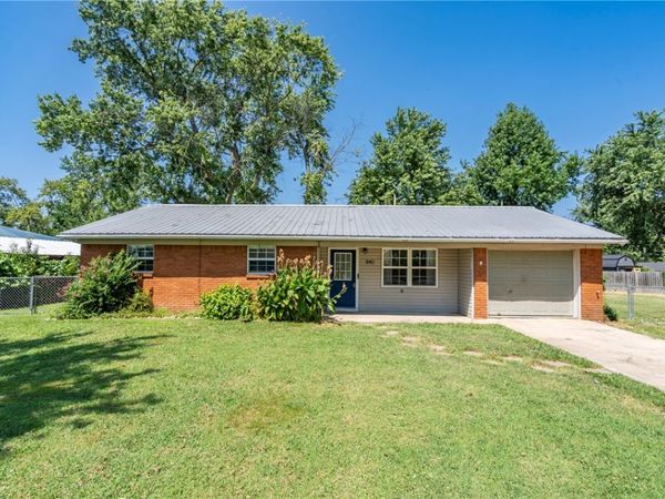 840 Eastgate Street , Siloam Springs, AR 72761