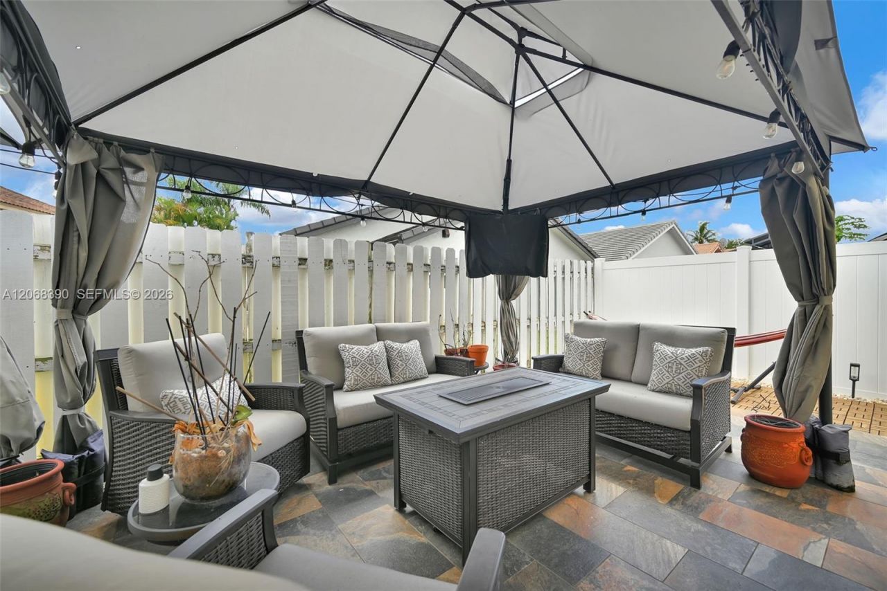 17640 SW 4th Ct , Pembroke Pines, FL 33029 Photo