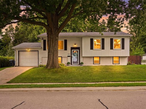 2320 Graham Circle, Dubuque, IA 52002