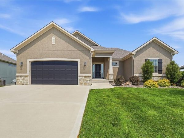 914 Churchill Circle, Raymore, MO 64083