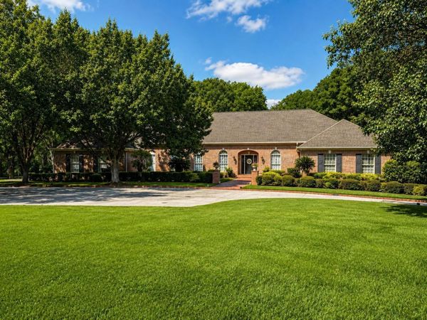 2000 GREENBRIAR Ln, Jasper, AL 35504