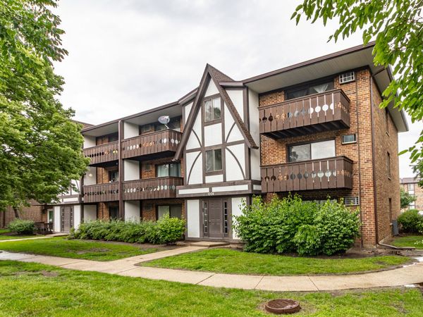 1004 Centurion Lane , Unit 4, Vernon Hills, IL 60061