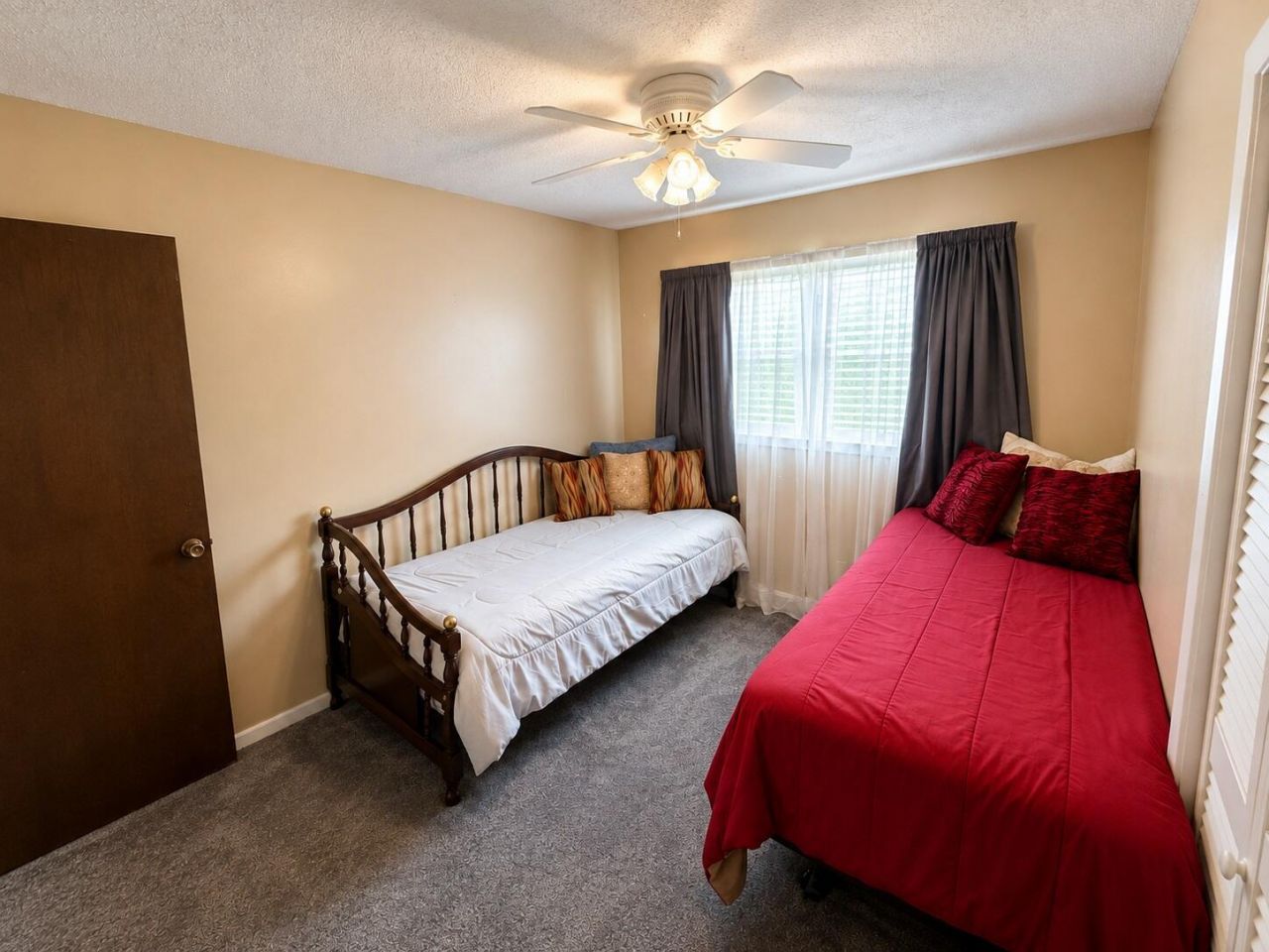 300 Driver Avenue Photo 12