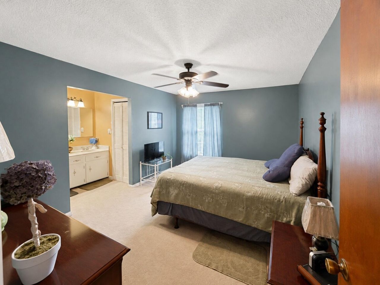 300 Driver Avenue Photo 6