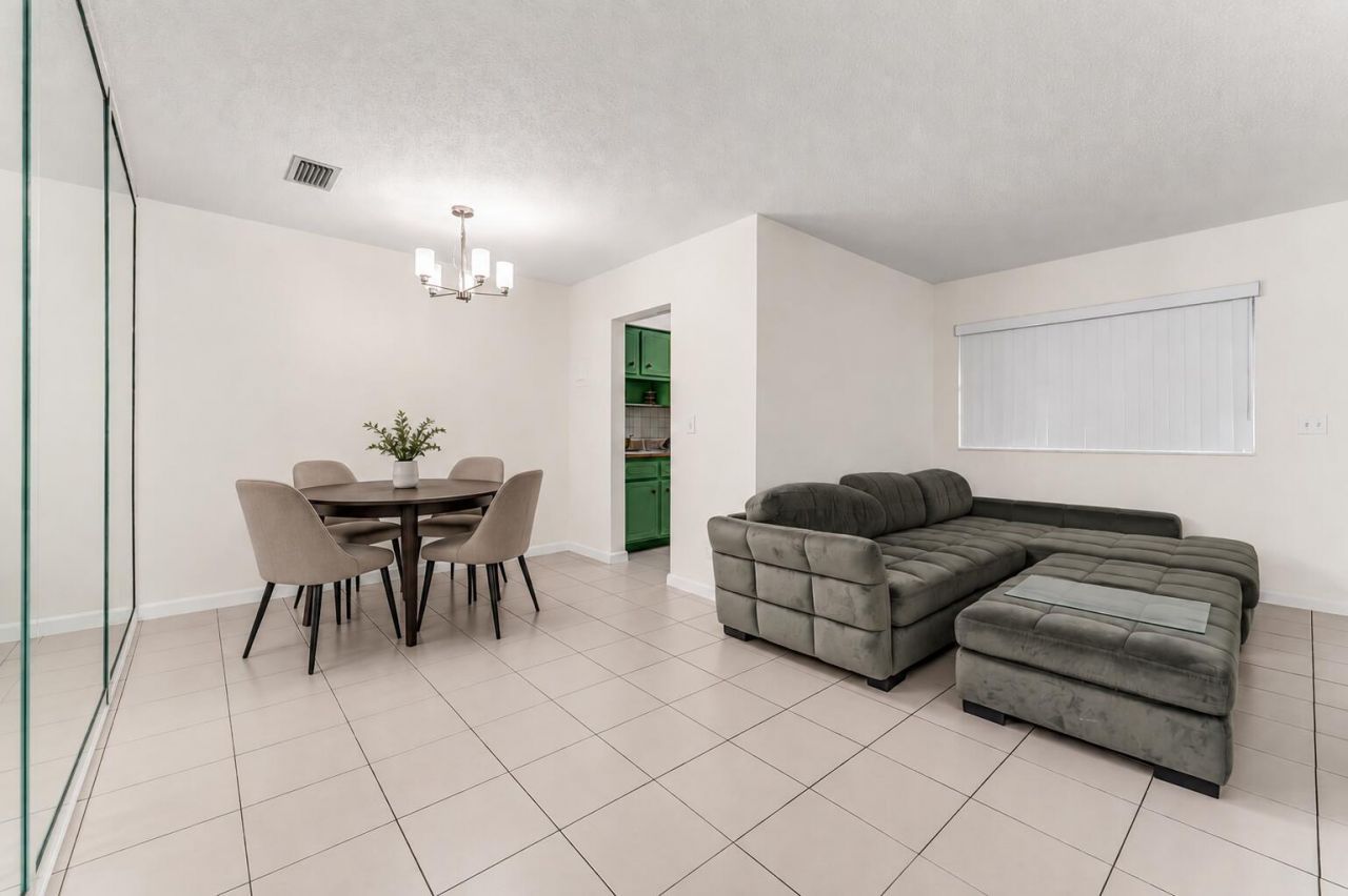 1431 S 14th Avenue, Unit 209, Hollywood, FL 33020 Photo