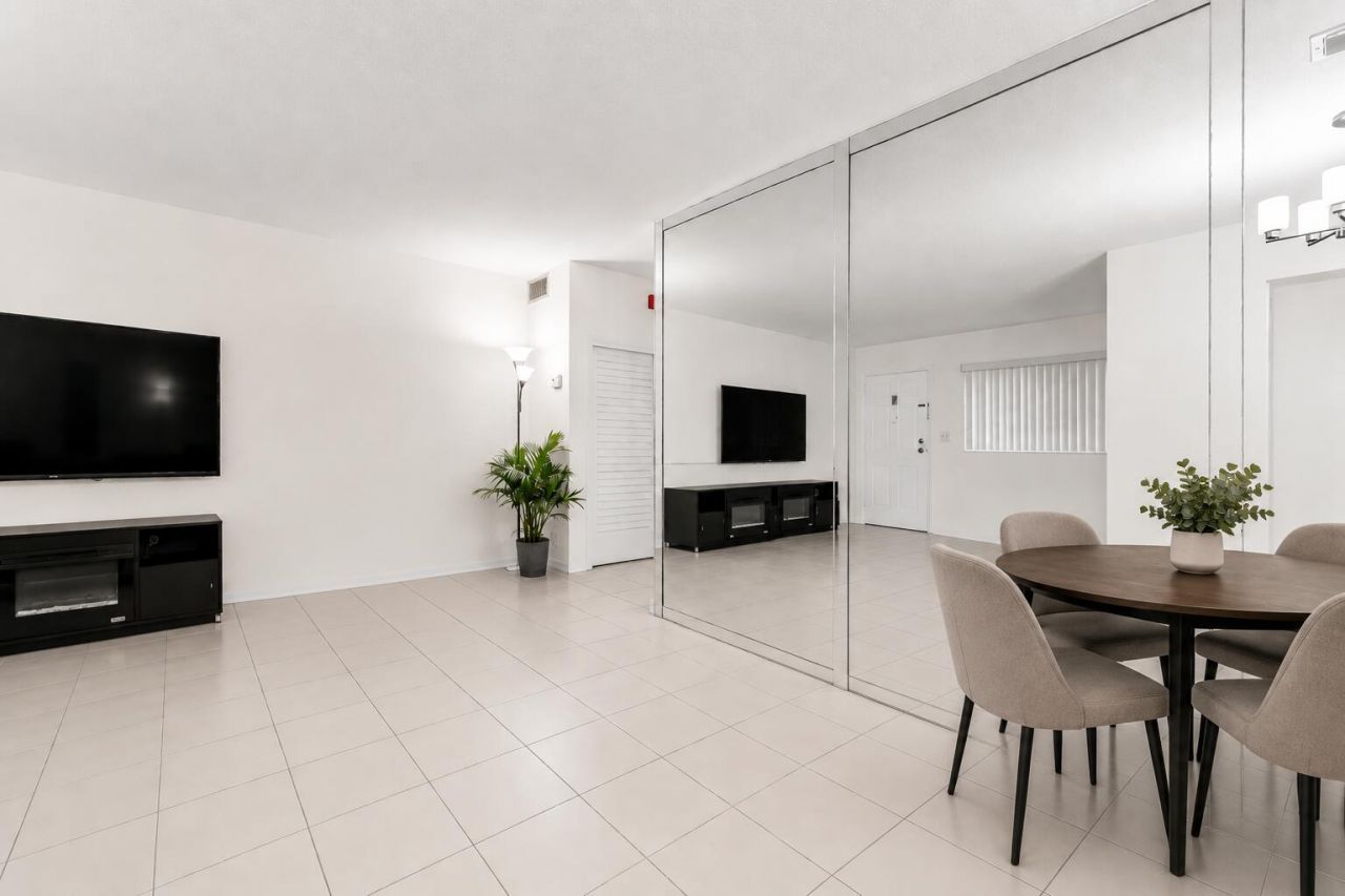 1431 S 14th Avenue, Unit 209, Hollywood, FL 33020 Photo
