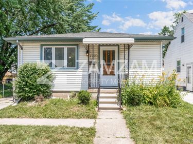 8233 Stephens , Center Line, Mi 48015