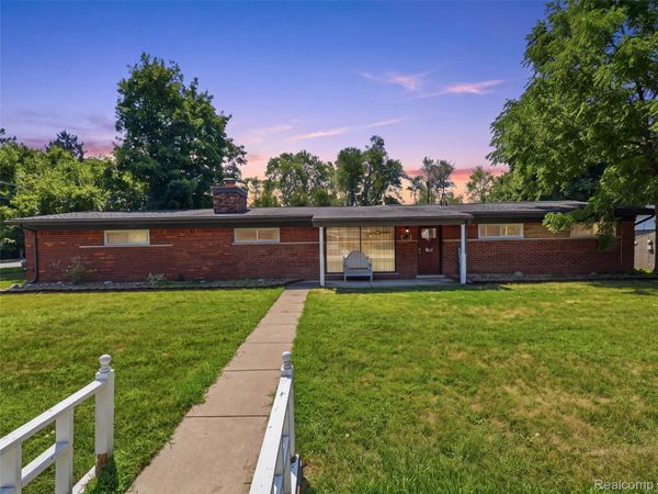 1640 Beverly Boulevard, Walled Lake, Mi 48390