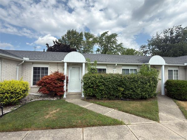 32972 Maple Lane Circle, Warren, Mi 48093