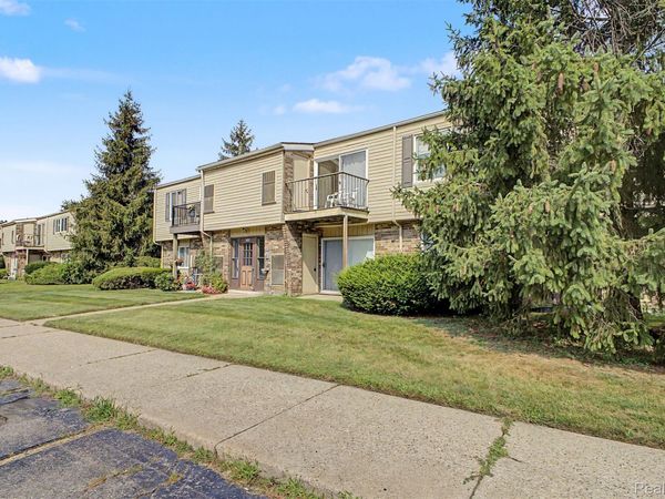 38220 Fairway Court , Clinton Township, Mi 48038