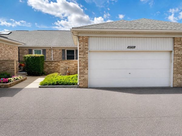 48781 Mill Bank Court, Shelby Township, Mi 48315